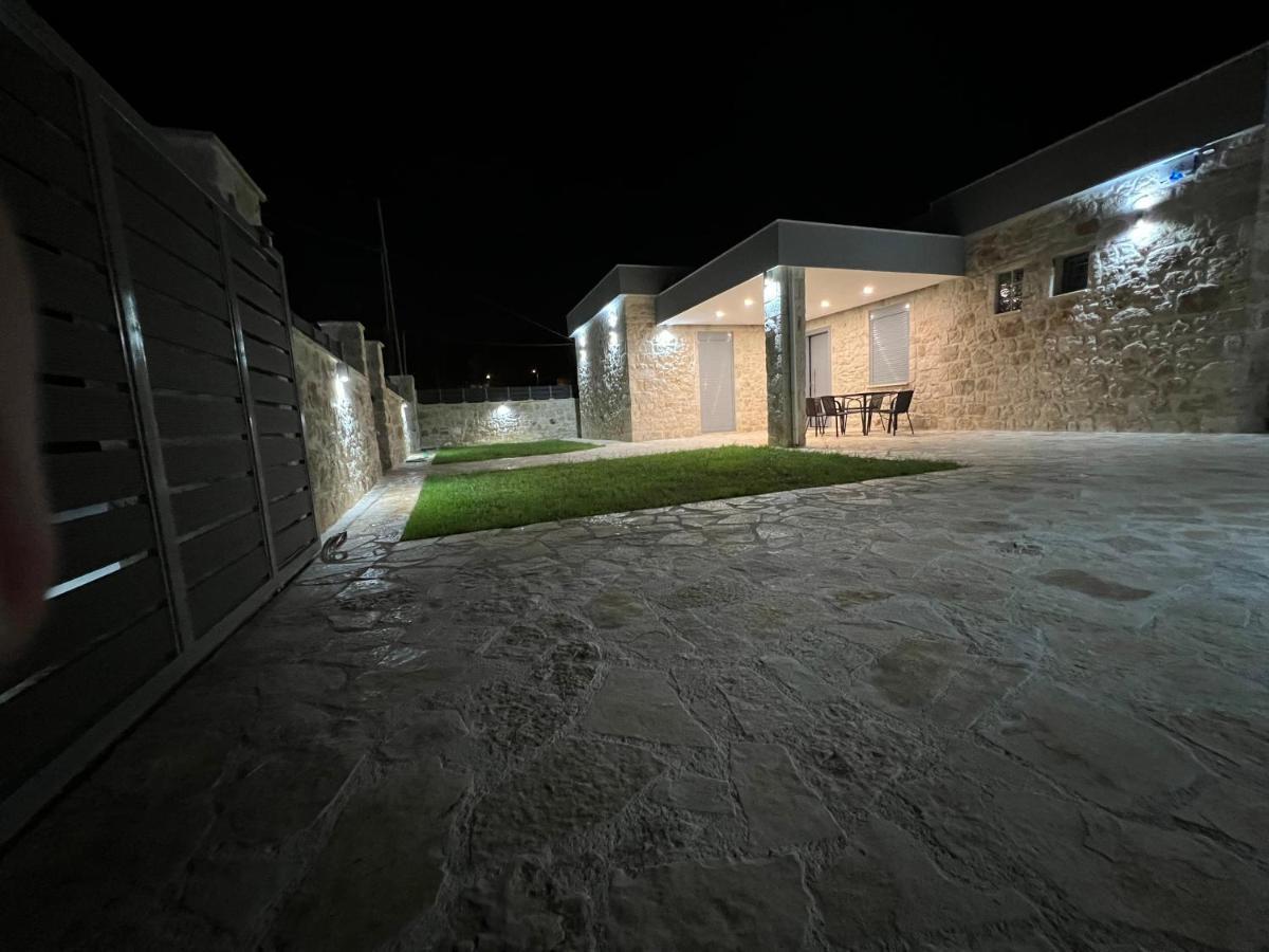 Ag.Stone.Home Isthmia Esterno foto